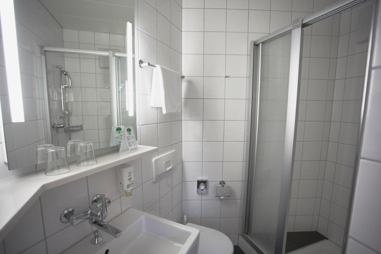 Single Room with Double Bed,1129584699:JPEG